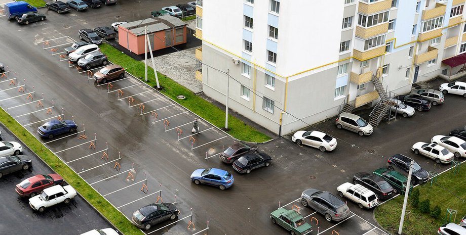 бесплатная парковка в киеве, парковка во дворе