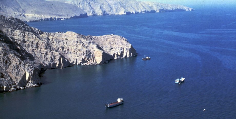 Блокада Ормузского пролива военными кораблями США Блокада Ормузского пролива