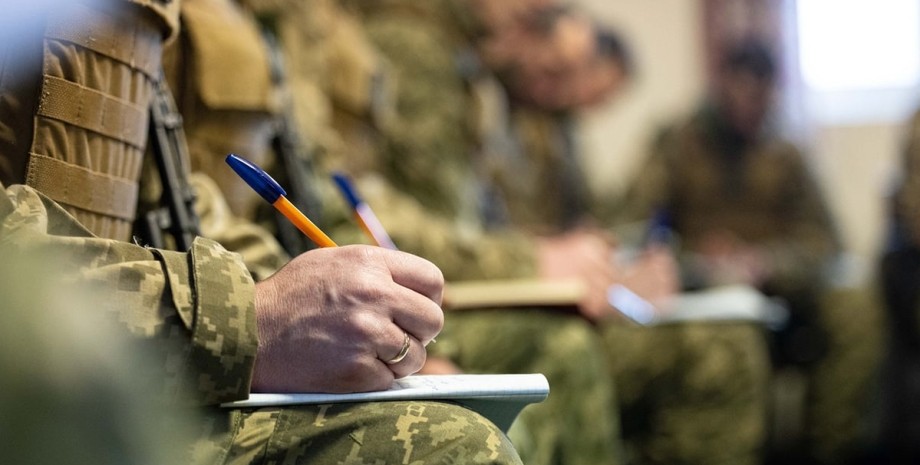 військові, українські військові, підписання контракту, підписання документів