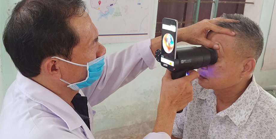 Камера глазного дна EyeLike работает на базе старого смартфона Galaxy