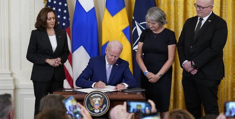 Джо Байден, подписание протоколов о вступлении Швеции и Финляндии в НАТО.