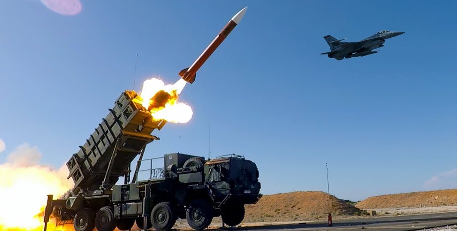 Система Patriot і винищувач F-16