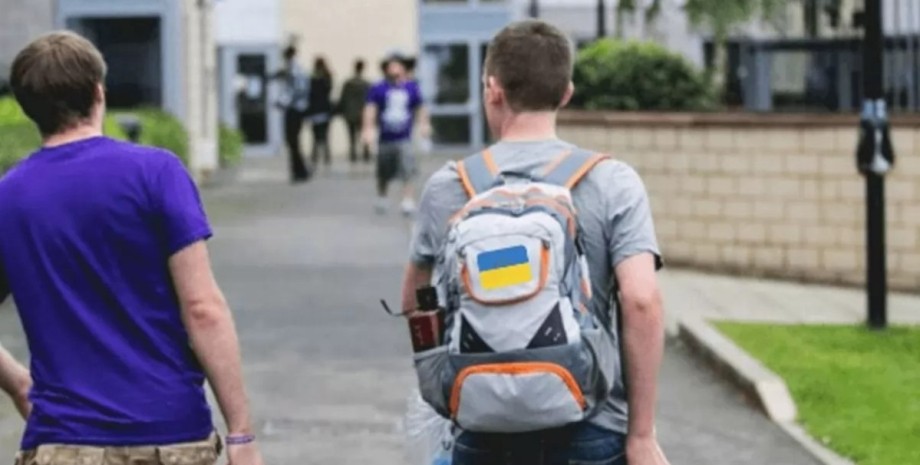 Выезд молодежи за границу В украинских вузах растет стоимость обучения