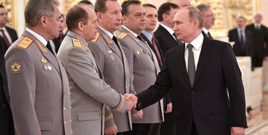Президент РФ Владимир Путин, Путин и генералы, Путин увольнение генералов, Путин увольнение в Минобороны РФ, Путин чистка генералов