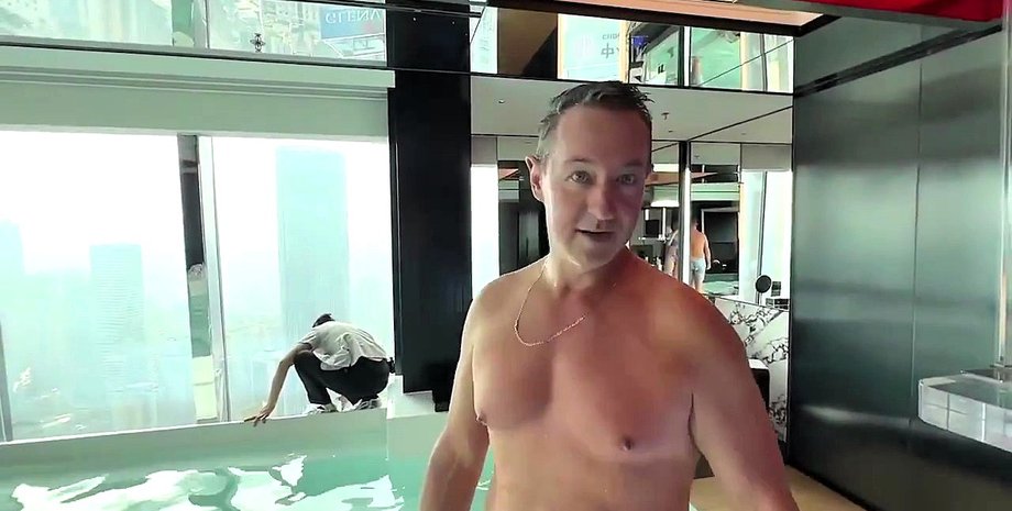 Супружеская пара переполнила собственный бассейн в номере отеля,  что привело к затоплению нескольких этажей