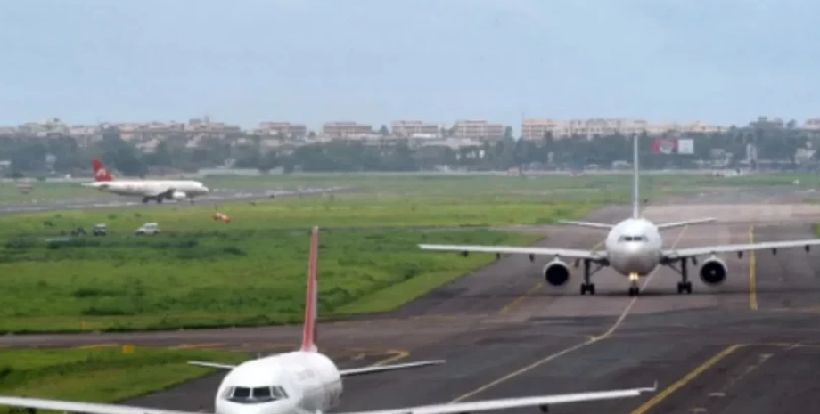 В Индии чуть не столкнулись два самолета, авиация, лайнер авиакомпании Air India взлетел через считанные секунды после приземления рейса IndiGo