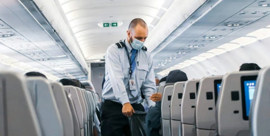 У США чоловік здійснив 120 безкоштовних польотів, прикидаючись бортпровідником і використовуючи фальшиві дані