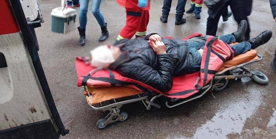 Selon le chef de Kherson Ova Yaroslav Yanushevych, diverses blessures ont reçu 5...