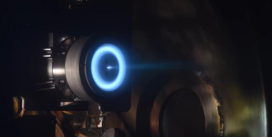 двигатель эффект Холла