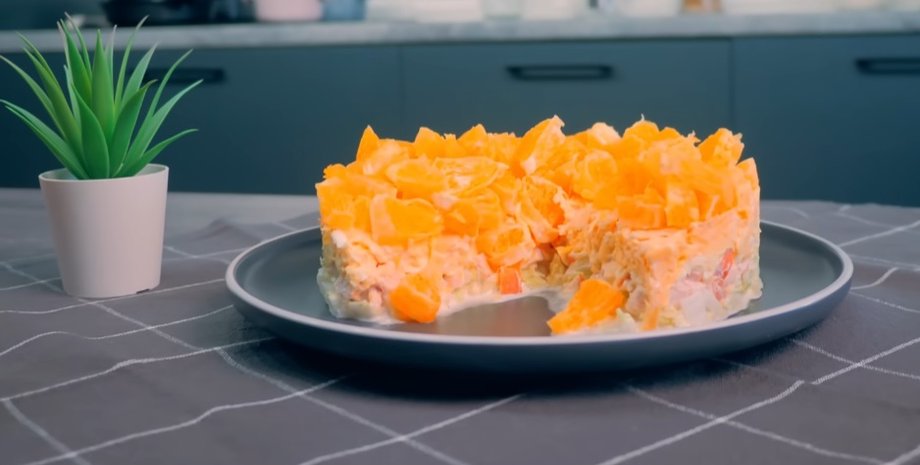 Слоеный салат с апельсинами, салат с апельсинами, праздничный стол, новогодний стол, рецепт салата, слоеный салат