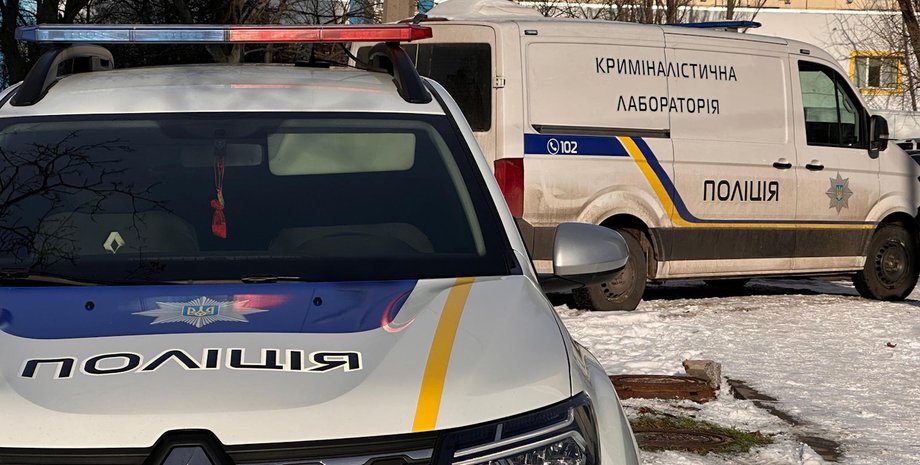 Машина патрульної поліції та криміналістична лабораторія