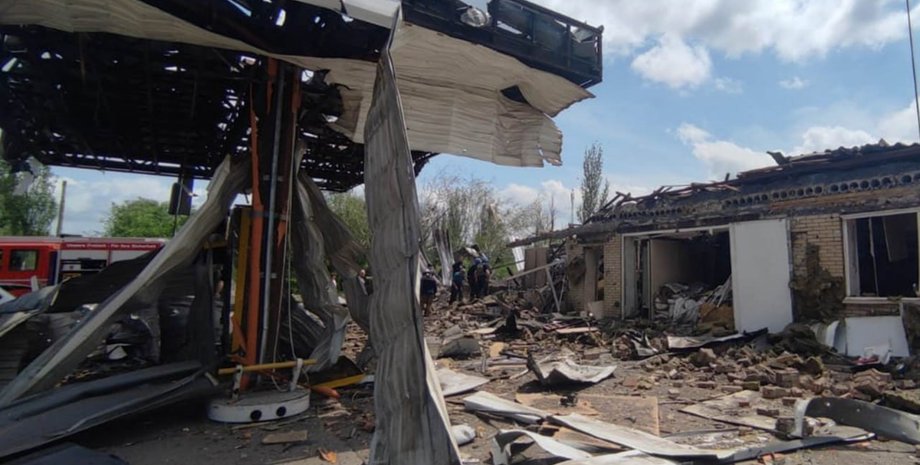 Донбасс обстрел, прилет, авиабомбы, Торецк, АЗС, война в Украине, обстрел Донецкой области