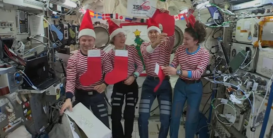 МКС, Санта-Клаус