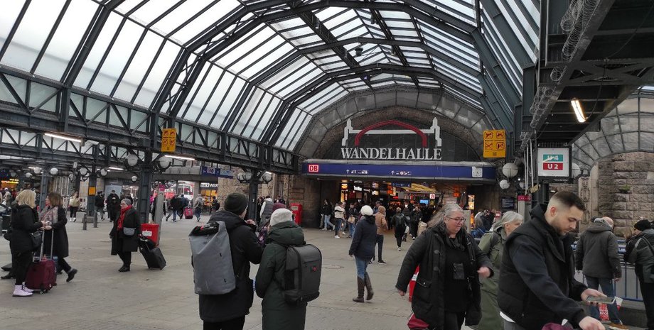 Німеччина , вокзал, люди, Гамбург