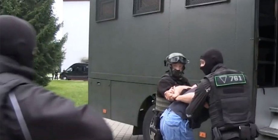 КДБ білорусі затримує людей