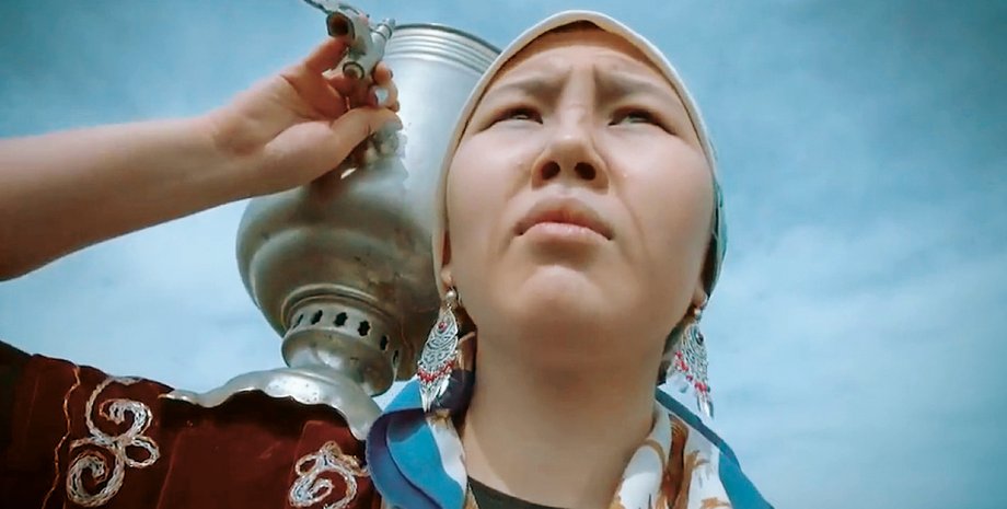 Кадр из клипа "Грибы" – "Тает Лед"