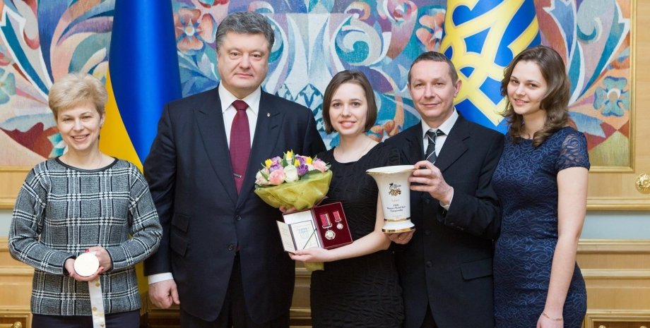 Награждение Марии Музычук / Фото пресс-службы президента