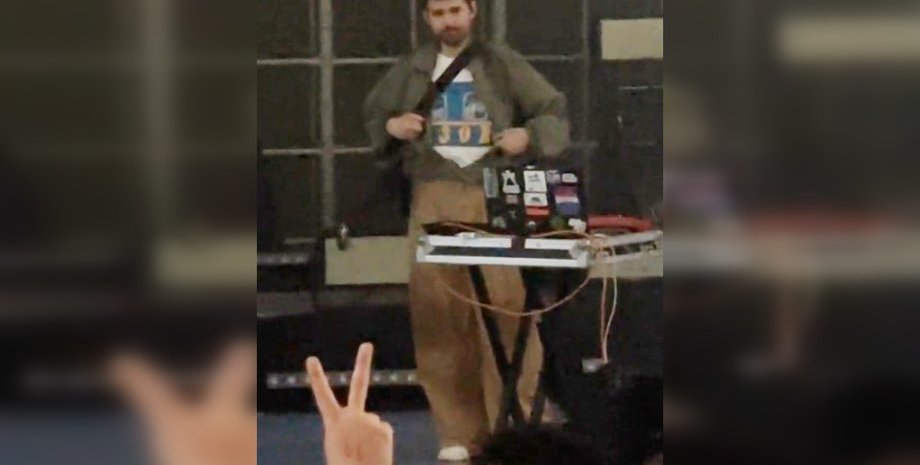 Noize MC, поїзд азов, концерт у валенсії, нойз мс азов