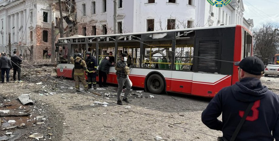 Ракетный удар по Сумах, удар по Сумах, удар по Сумах 13 апреля, обстрел Сум, обстрел Сум 13 апреля, атака Сумы, Сумы