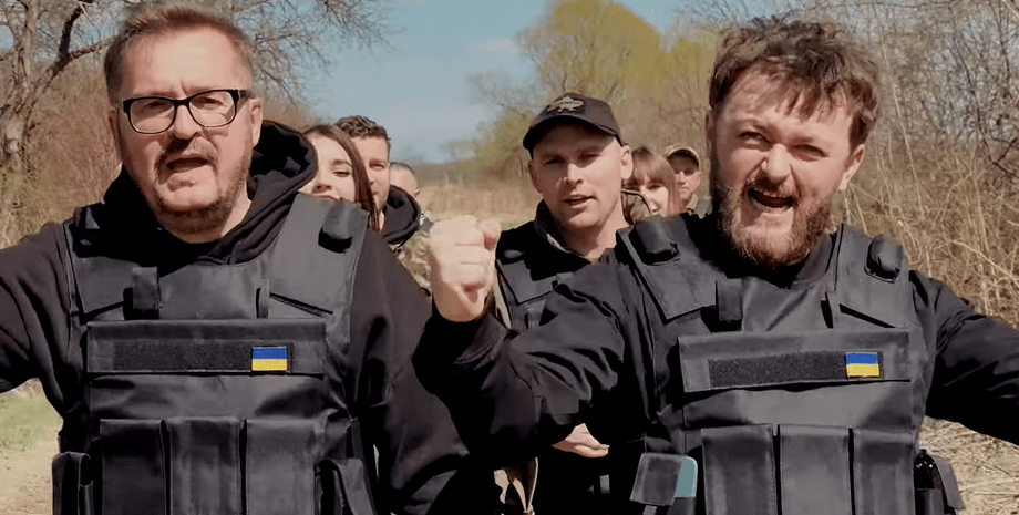 Горить палає техніка ворожа, Україна переможе, александр пономарев