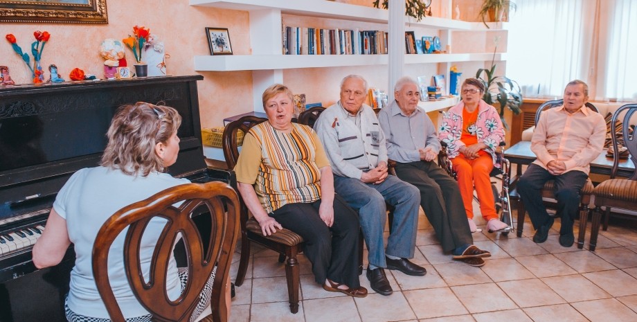 дом престарелых, пожилые люди