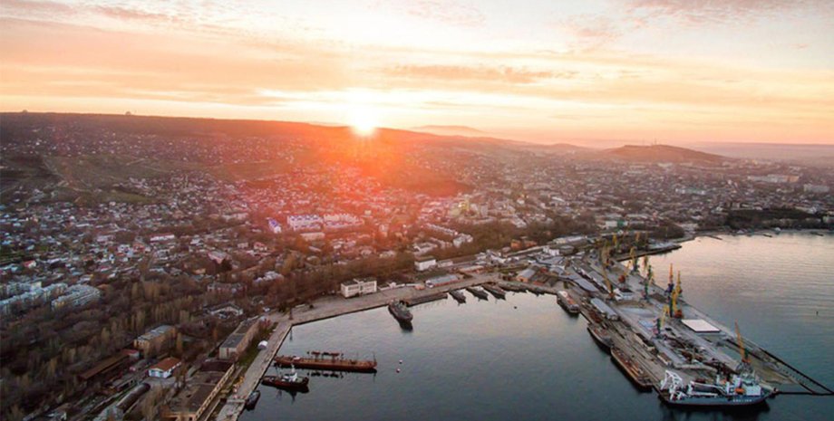 Феодосия, Крым, порт в Крыму, военная база РФ