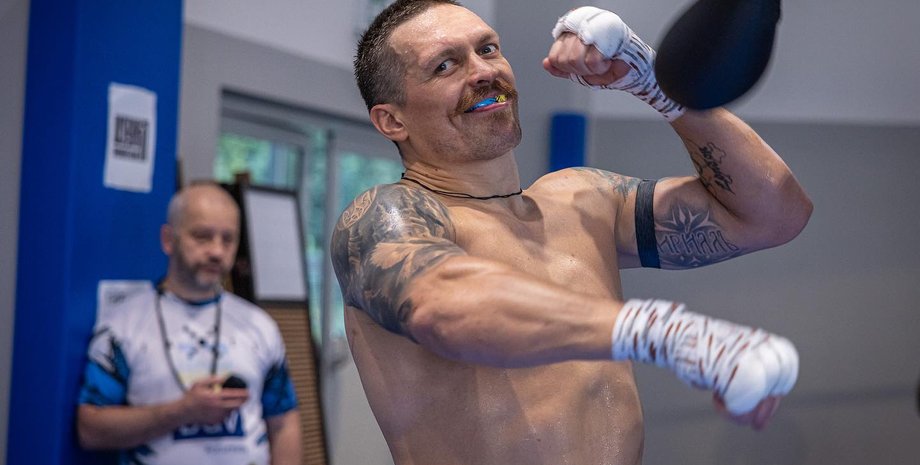 Олександр Усик готується вийти на ринг