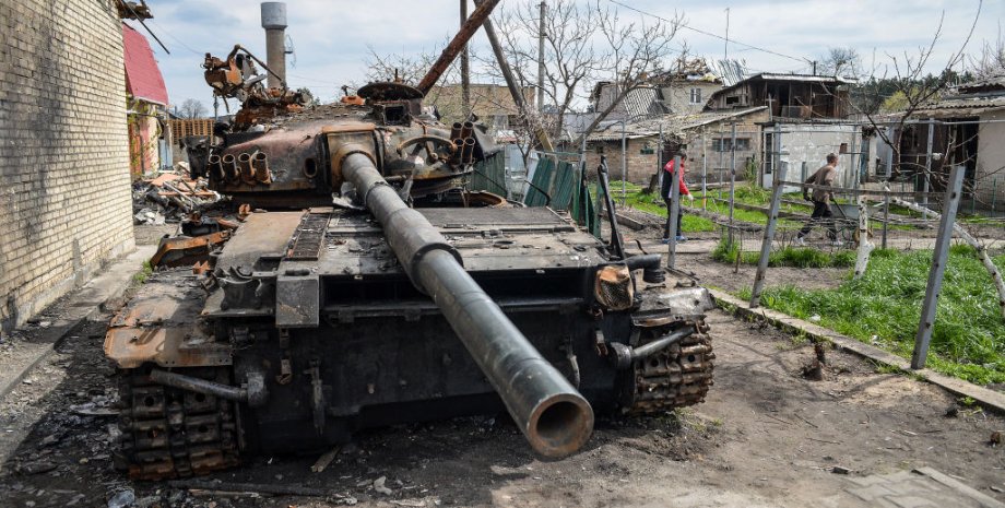танк, русский танк, подбитый танк, сгоревший танк, Гостомель, война в Украине, вторжение в Украину