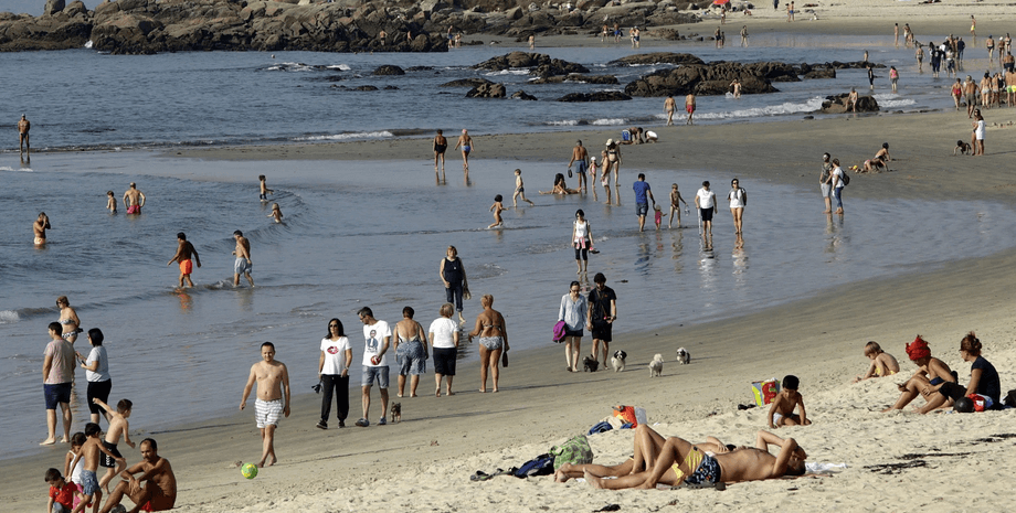 Кожен пляж був позначений так званим чорним прапором