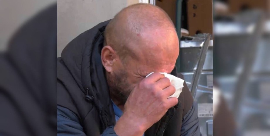 Юрий, отчим погибшей под Днепром девушки Днепр, Юрий, обстрелы городов Украины, война РФ против Украины, российское вторжение, ракетный удар