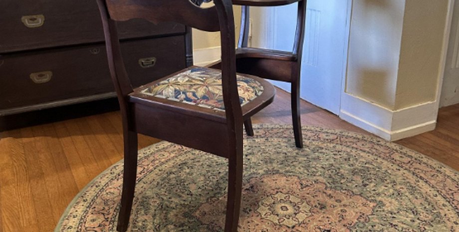 Вскоре стало понятно, что речь идет о телефонной лавке