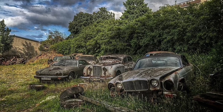 кладбище авто, заброшенные авто, Jaguar  Mark 2, Jaguar XJS, Jaguar XJ