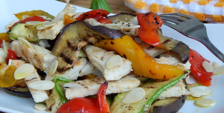 Салат с курицей и овощами гриль, салат, салат рецепт