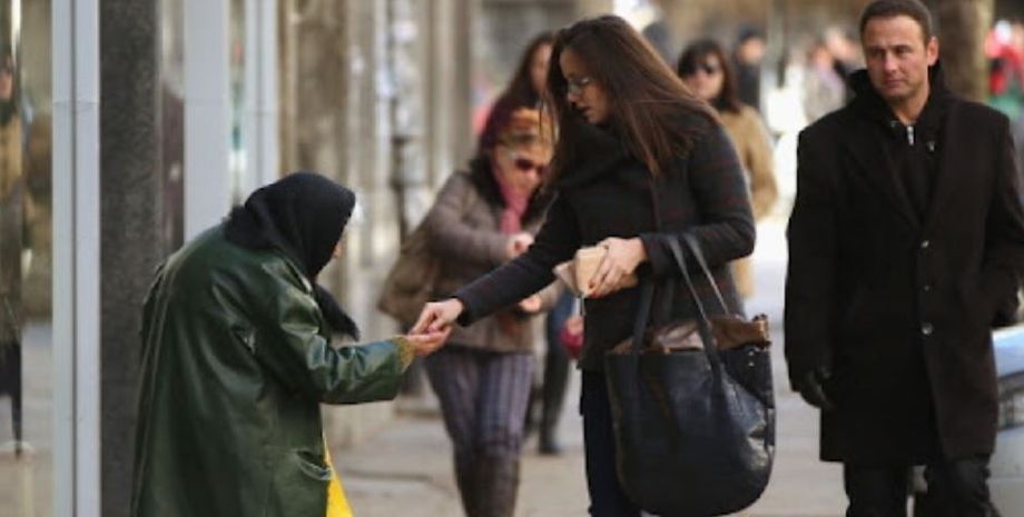 Бездомная женщина, которая просила милостыню, оказалась миллионершей, как такое возможно, интересные истории из жизни