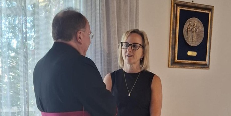 Джули Дэвис Джули Дэвис