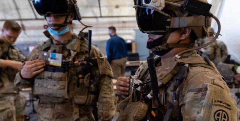 солдаты в компютерной экпировке солдат будущего, военные гаджеты