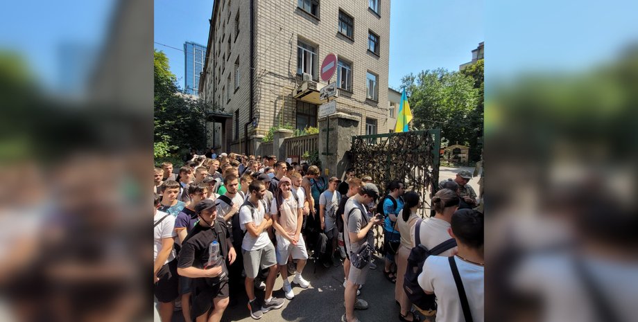 ТЦК и мобилизация, очереди у ТЦК, мобилизация в Украине, обновление данных ТЦК, военный учет, штраф ТЦК