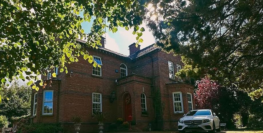 Женщина нашла в своем доме скрытую камеру наблюдения, находка, фото, Ирландия, курьезы