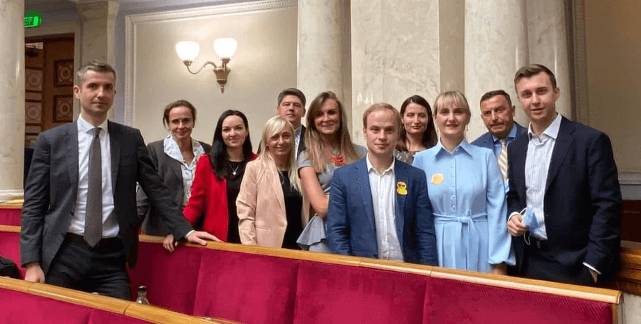 В группу "Справедливость" вошли 11 нардепов