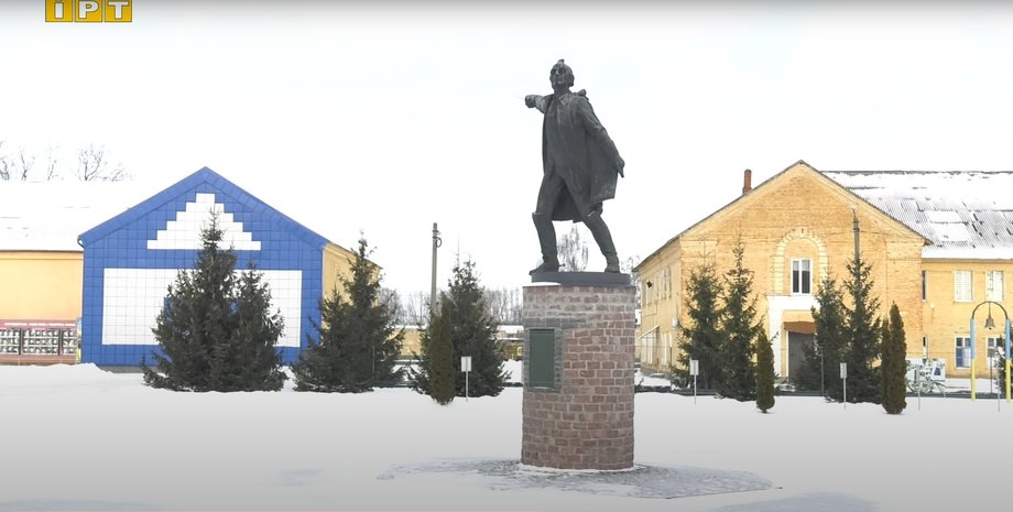 Снос памятника Александру Суворову