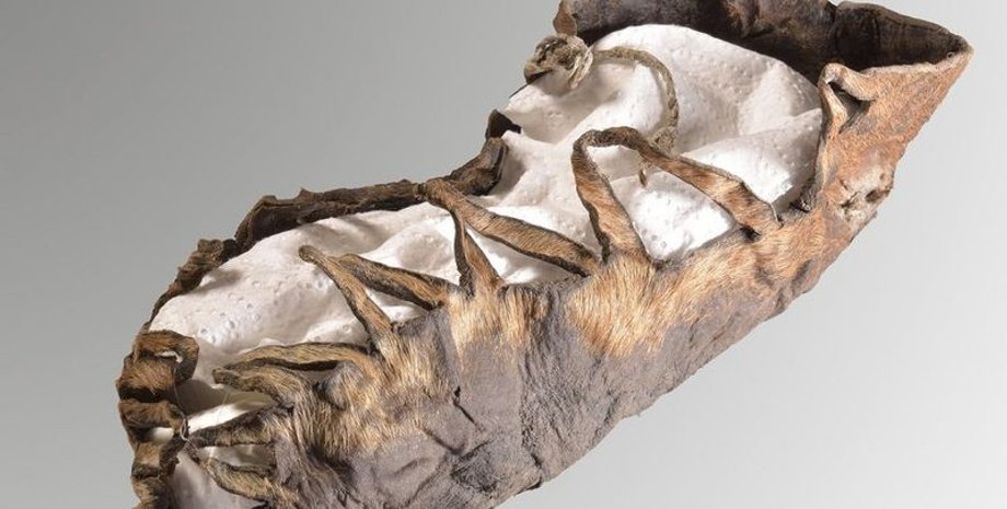 шахта, соль, находка, обувь, ботинок, шнуровки, соляная шахта, исследования, раскопки, археология, среда, распад, консервация, шнуровка