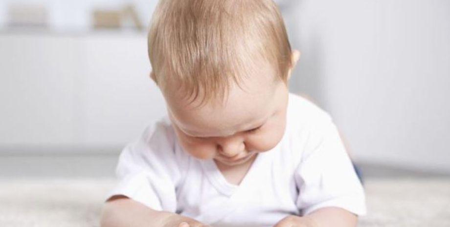 Женщина показала, как за 1 секунду успокоить ребенка, который впал в истерику, она записала плач на видео