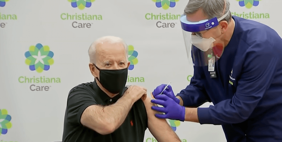 Байден сделает прививку от коронавируса, Байден получит третий укол от коронавируса, Байден привьется от Covid-19