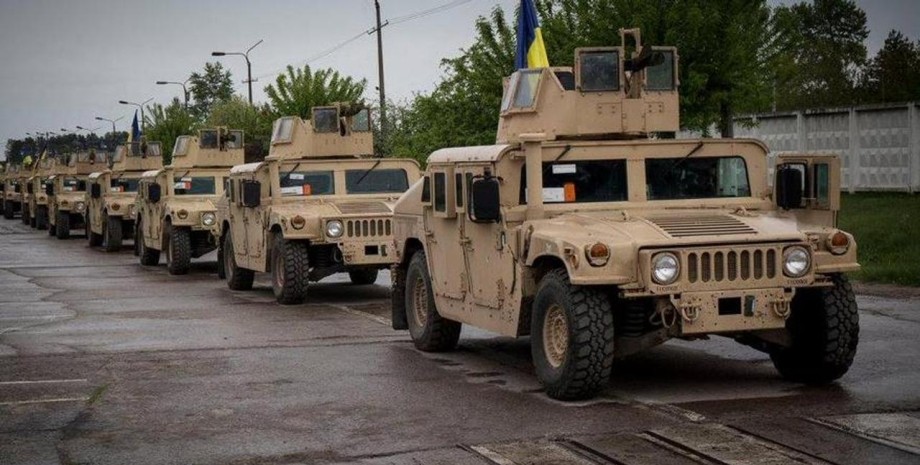 бронемашини Humvees