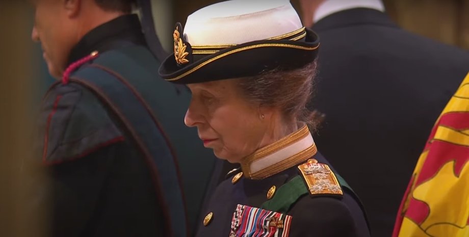 Принцеса Анна, донька королеви єлизавети, принцеса анна потрапила в лікарню, струс мозку, кінь принцеси анни