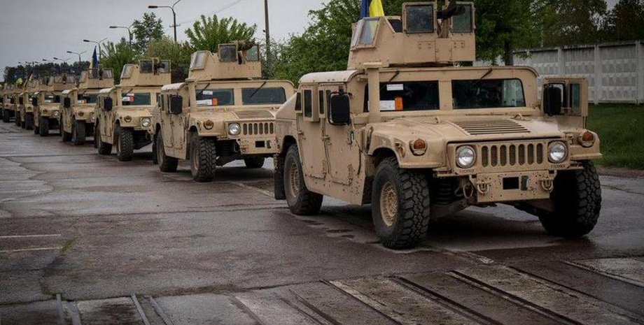 бронемашини Humvees