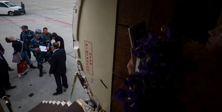 Надежда Савченко в аэропорту Ростова / Фото: facebook.com/svyatoslav.tsegolko