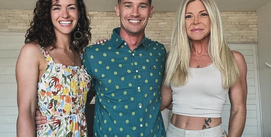 Алана, Кевин и Меган, семьяЮ, троица