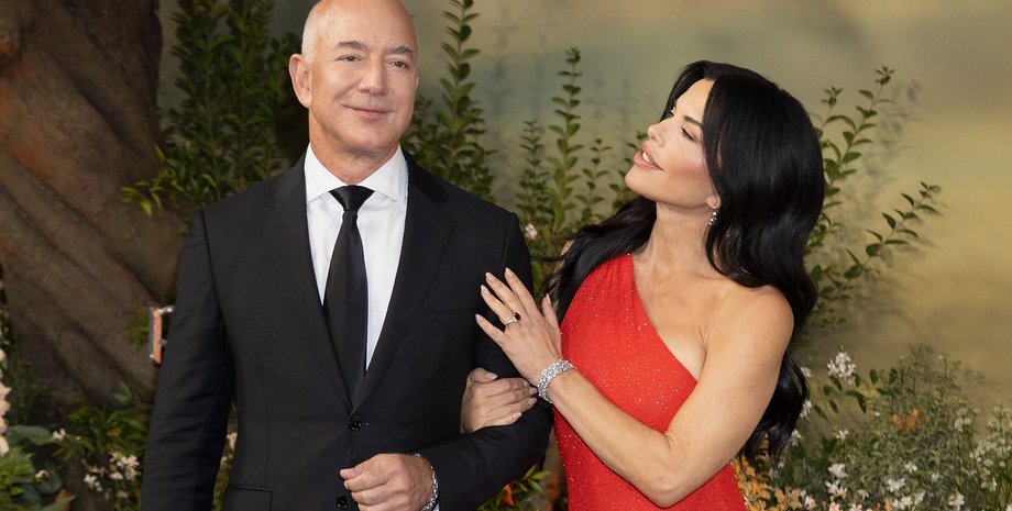 Приглашение на свадьбу Джеффа Безоса раскритиковали в сети