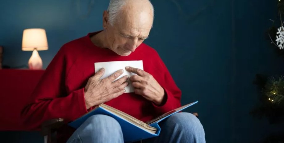 Літній чоловік, дідусь, історія кохання, кохання на століття, документував кожне побачення, записував кожну зустріч, зворушлива історія